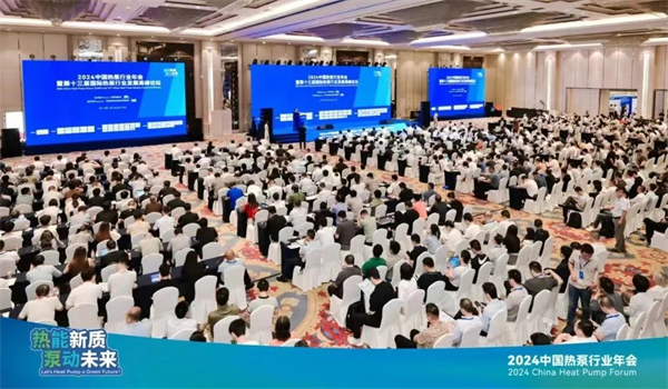 連續(xù)三年榮獲熱泵行業(yè)杰出品牌獎(jiǎng)，哈唯空氣能展現(xiàn)行業(yè)實(shí)力！